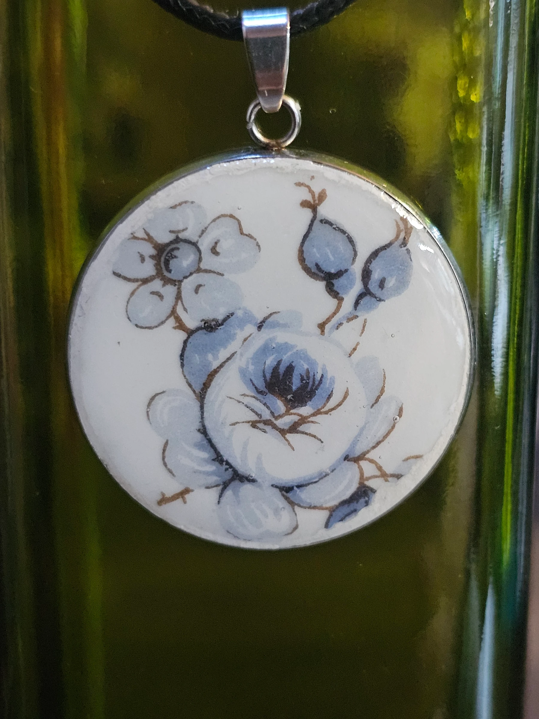 Pendant created from a Limoges A. Lanternier & Co. teacup – photo 2